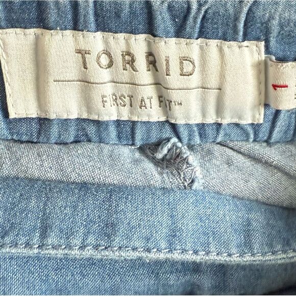 Torrid Blue Chambray Pull-On Short Medium Wash Size 1X - Picture 7 of 10